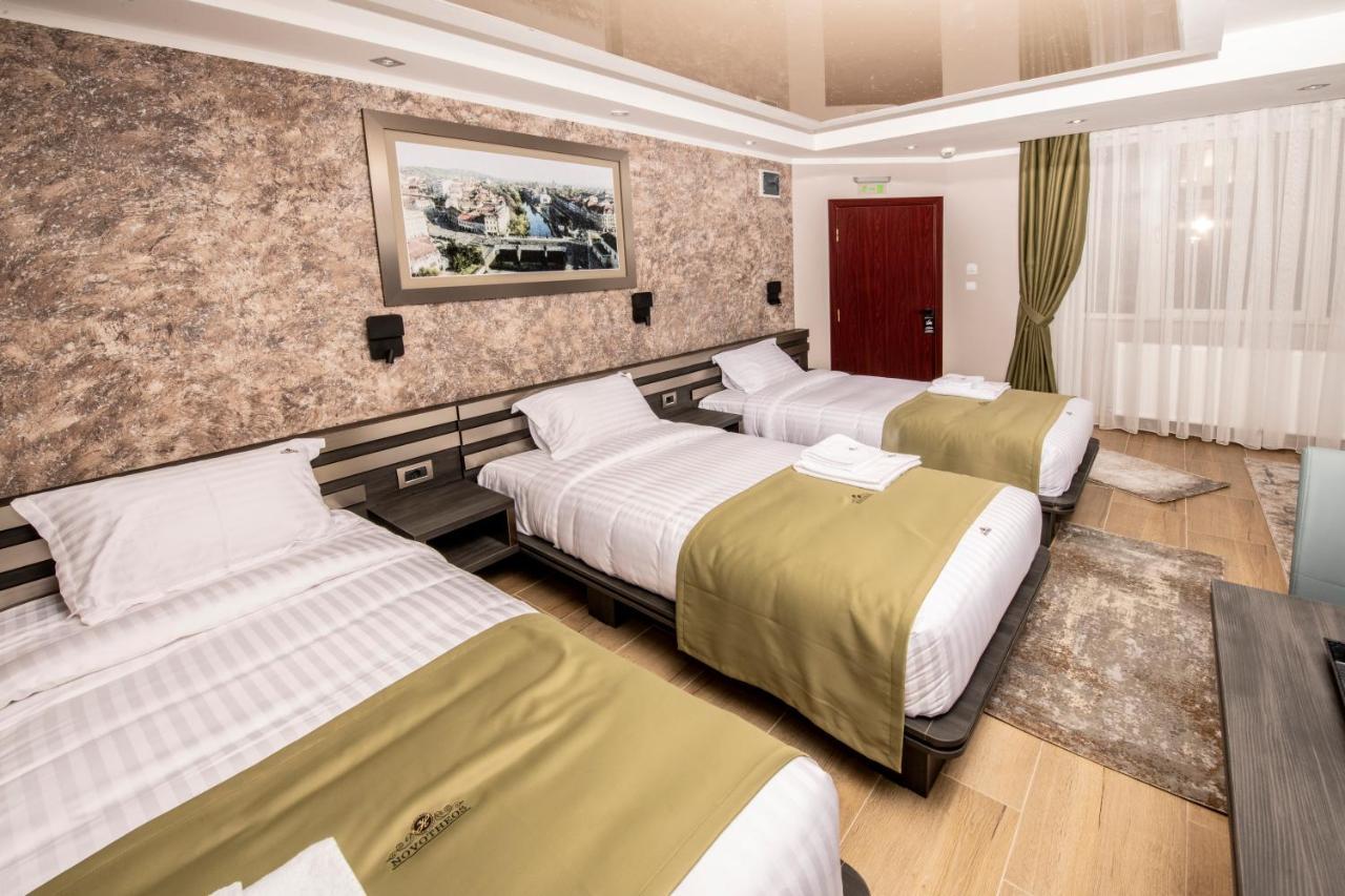 Hotel Novotheos Oradea Exterior foto
