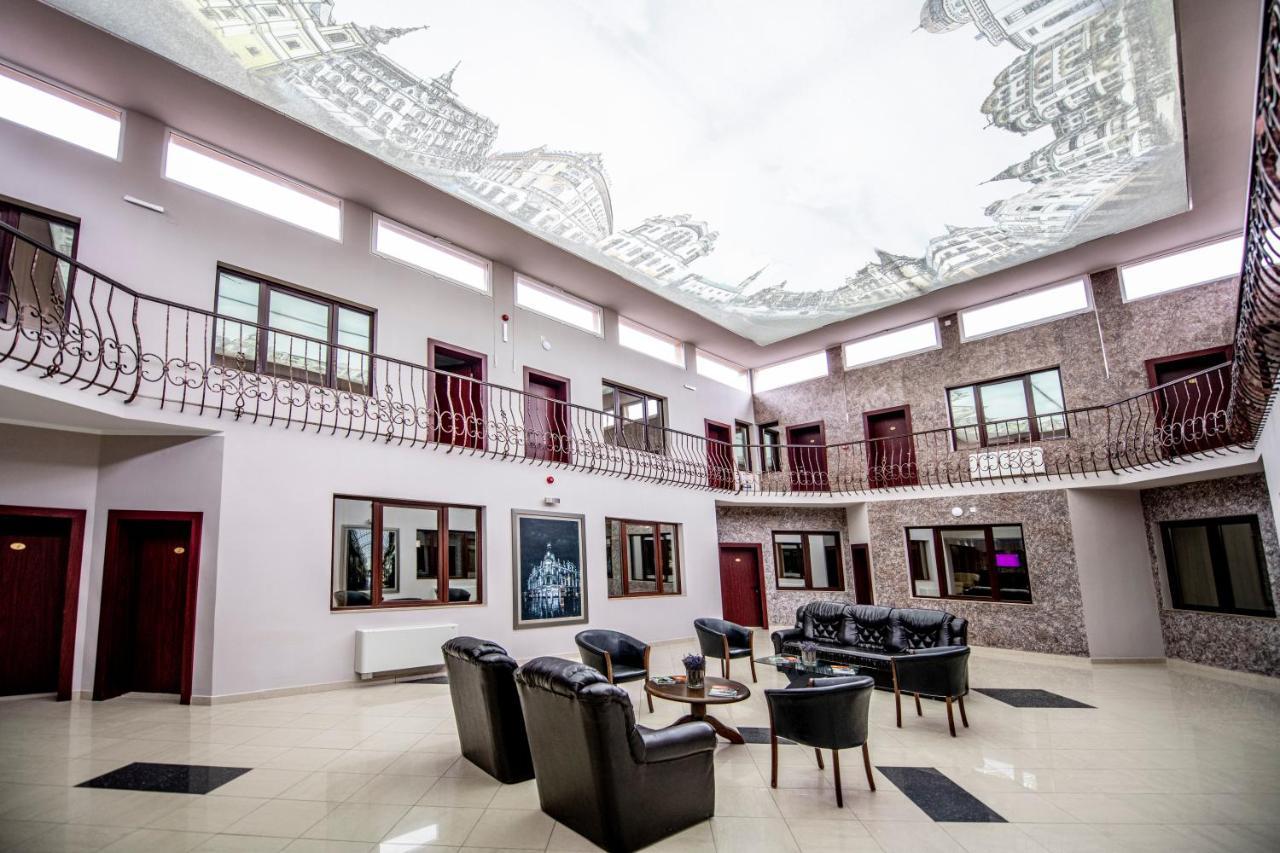 Hotel Novotheos Oradea Exterior foto