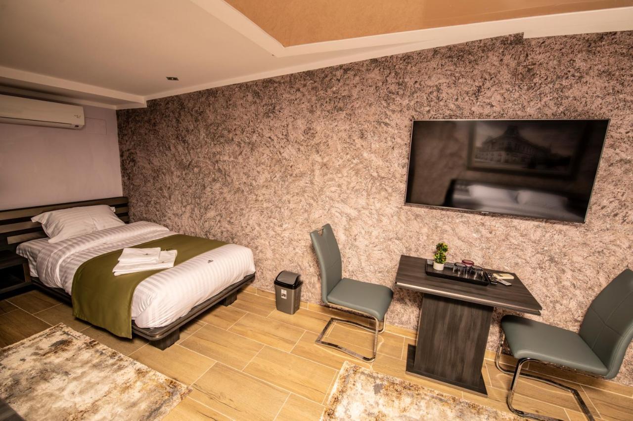 Hotel Novotheos Oradea Exterior foto