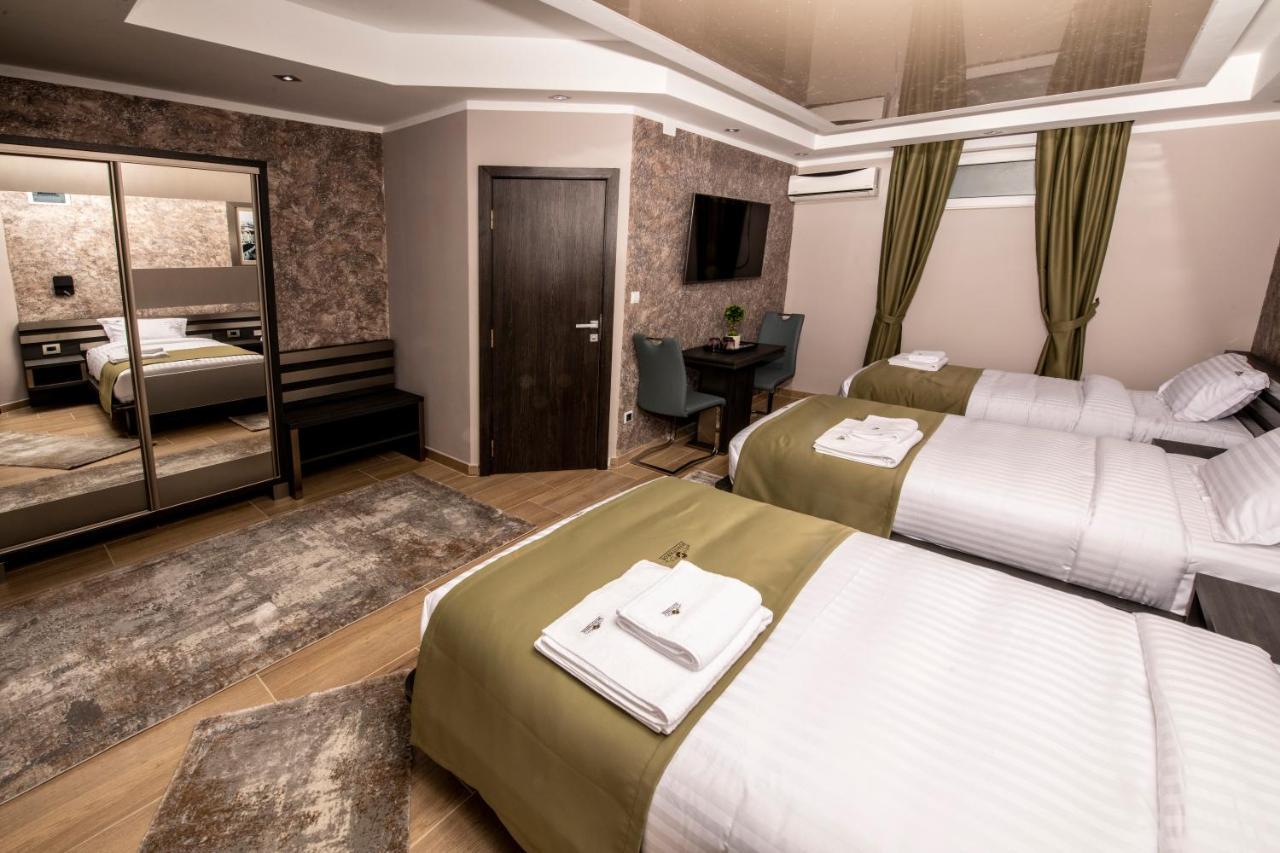 Hotel Novotheos Oradea Exterior foto