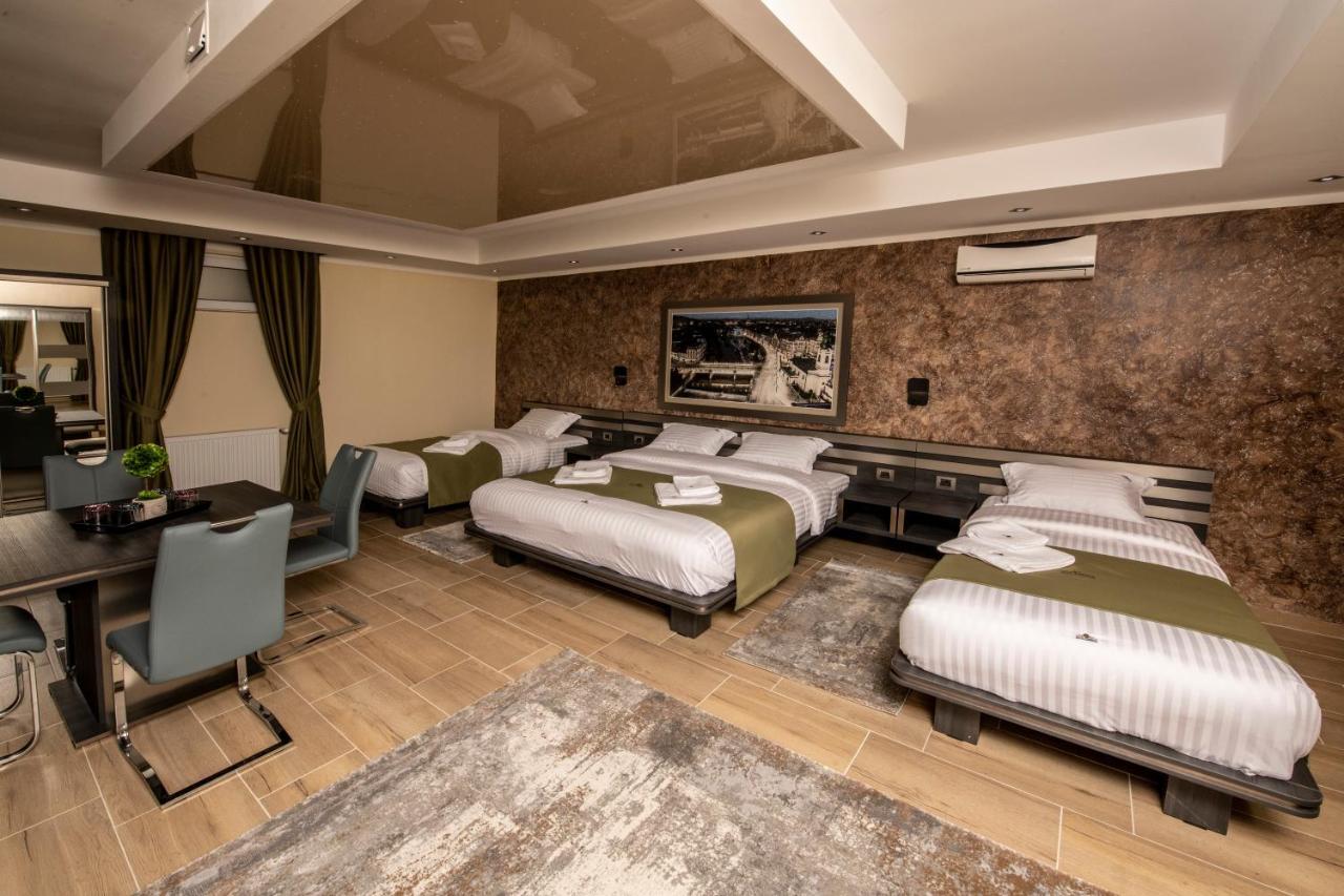 Hotel Novotheos Oradea Exterior foto