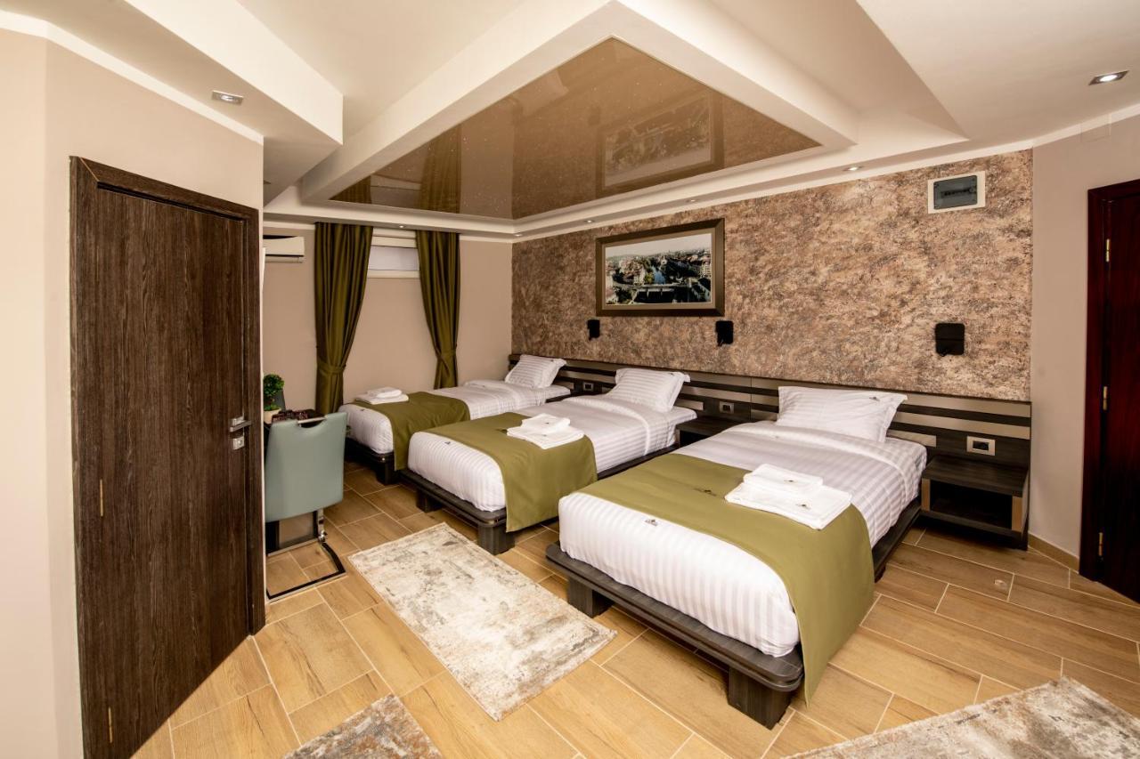 Hotel Novotheos Oradea Exterior foto