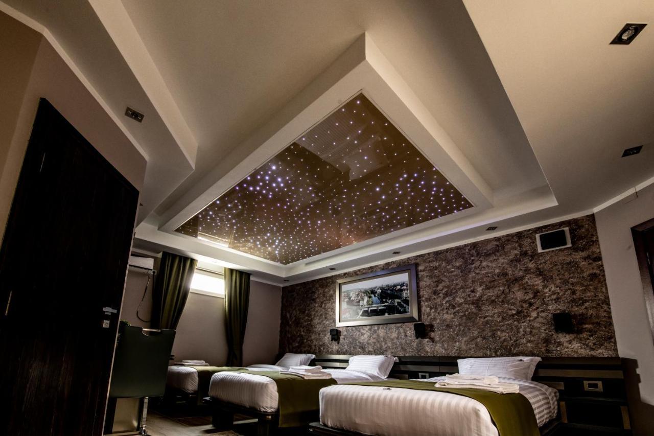 Hotel Novotheos Oradea Exterior foto