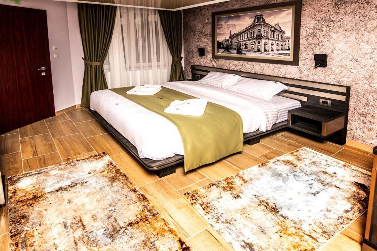 Hotel Novotheos Oradea Exterior foto